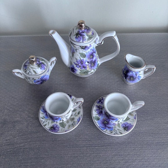 ACE Gift Collection Royal Fine Porcelain Miniature Tea Set - Picture 4 of 9